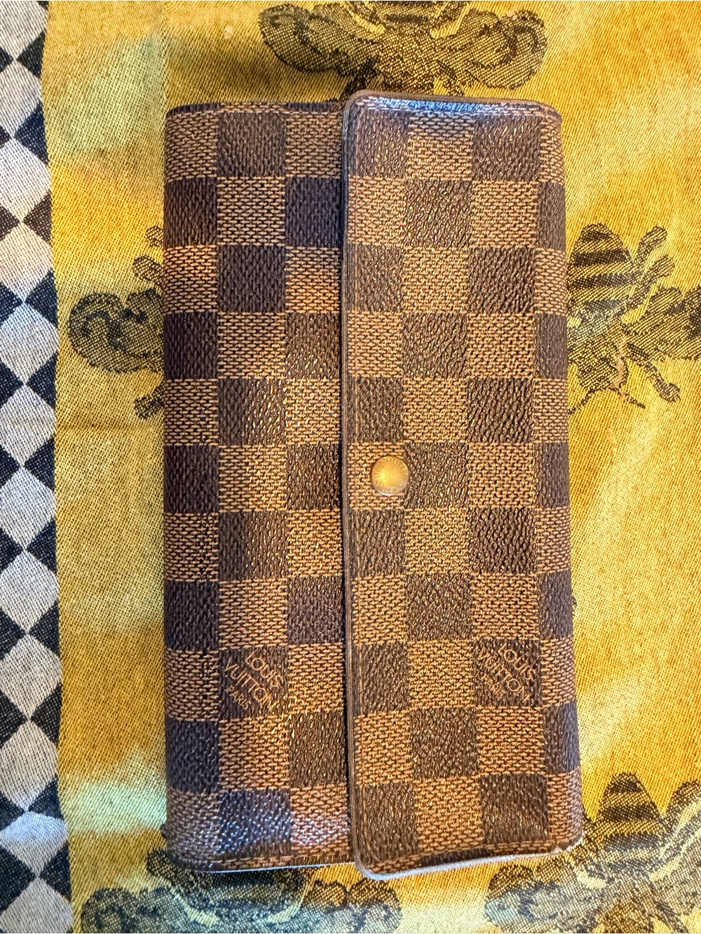 LV wallet/crossbody Classic Brown. Comes with unmarked chain and COA